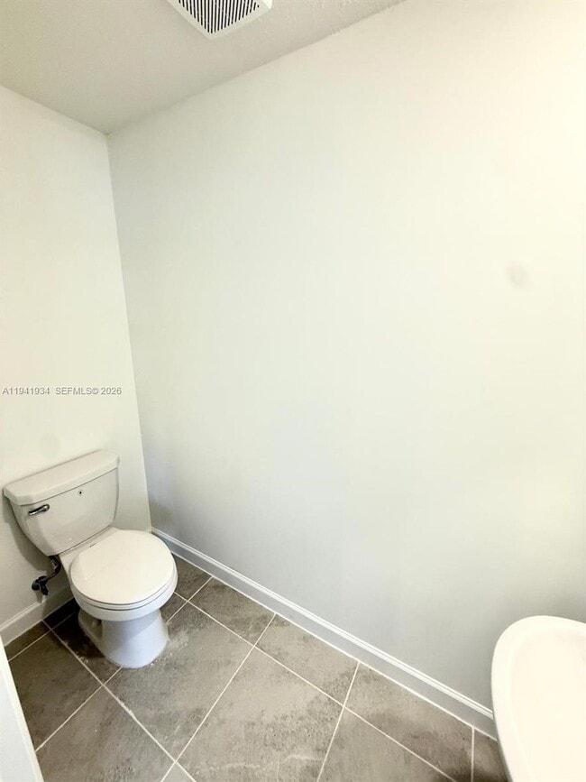 Building Photo - 234 SE 10th St