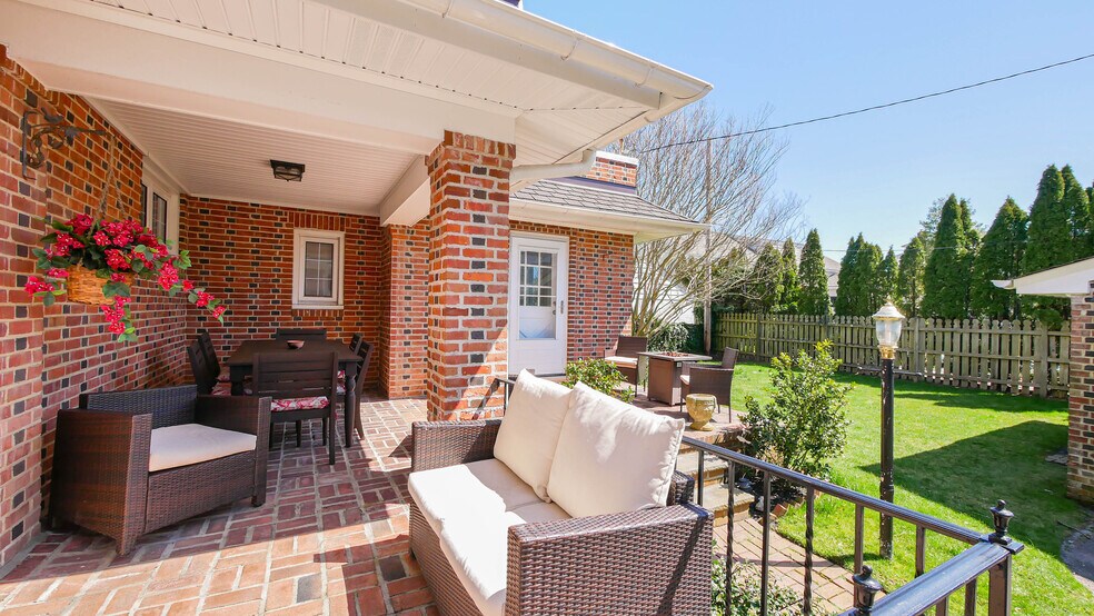 Building Photo - 6104 Ventnor Ave