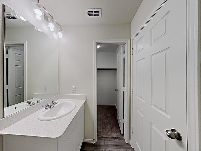 Building Photo - 4517 Greenham Ln.