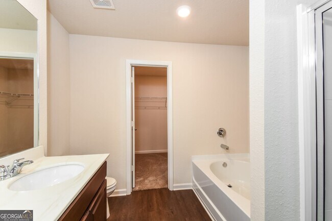 Building Photo - 138 Innis Brk Cir