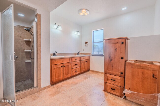Building Photo - 6815 Villa Hermosa Dr
