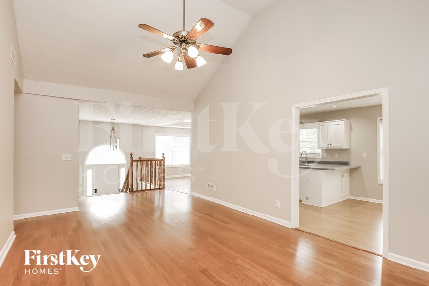 Building Photo - 1480 Royale Castle Dr