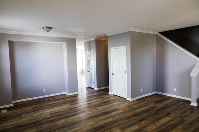 Building Photo - 14005 Kelly Dr