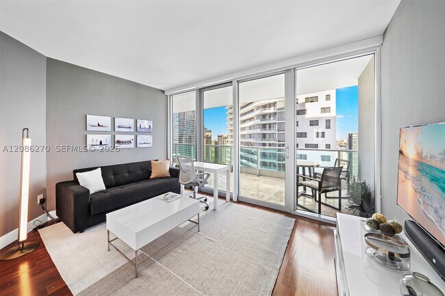 Building Photo - 1331 Brickell Bay Dr