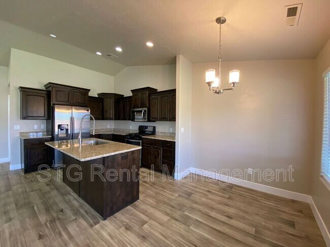 Building Photo - 758 N 300 W