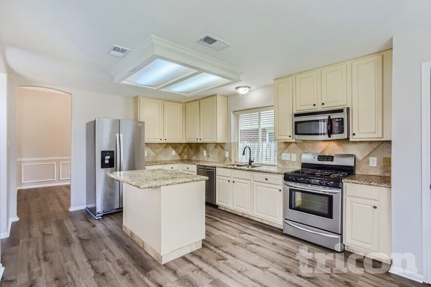 Building Photo - 814 Robins Way