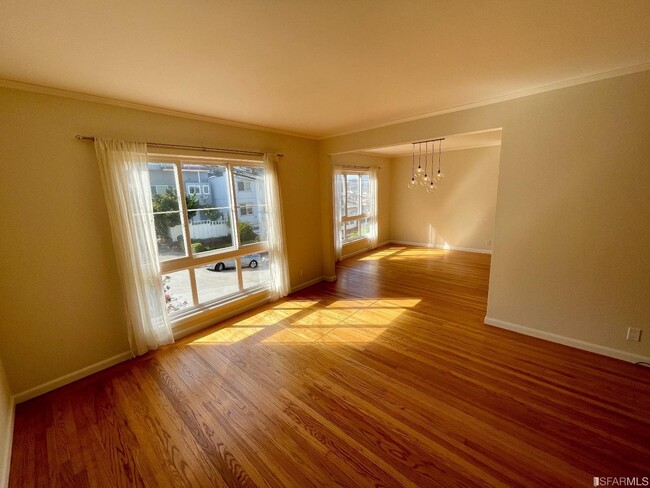 Building Photo - 1632 Funston Ave