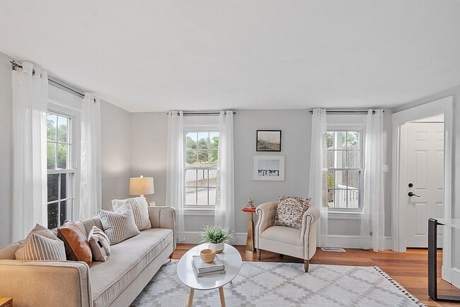 Building Photo - 193 St Mary St