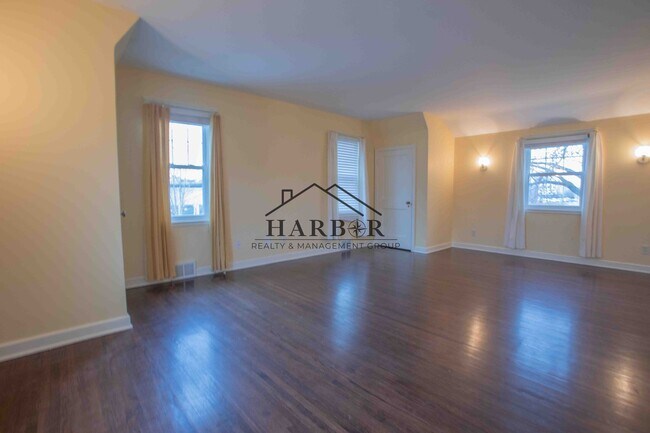 Building Photo - 1350 2nd St NW