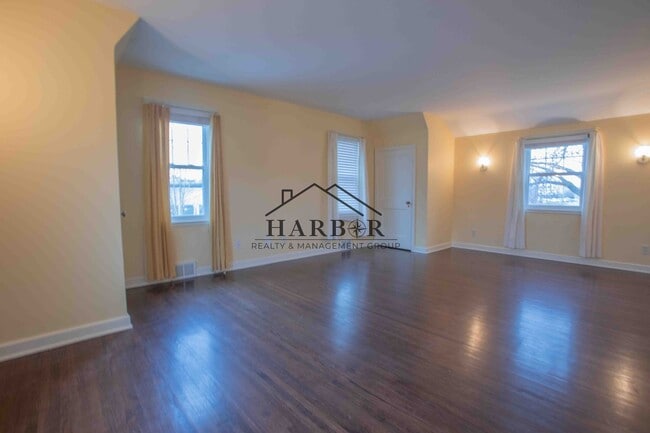 Building Photo - Single Family Home in NW Rochester!