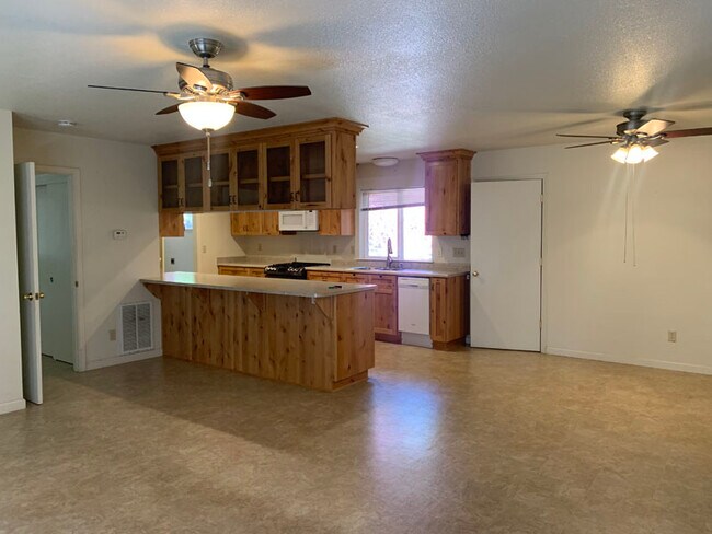 Building Photo - 4631 Lobo Trail