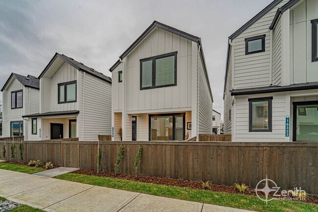 Building Photo - 16327 NE 21st St