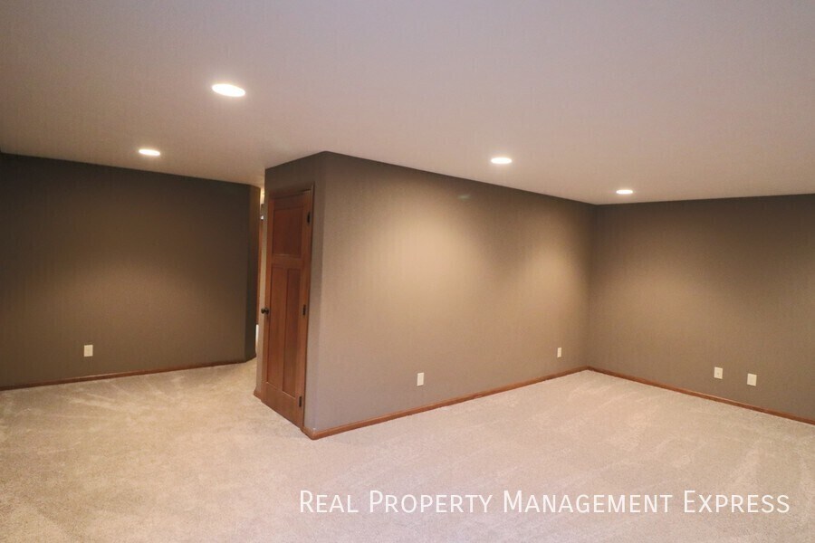 Building Photo - 3216 World Series Avenue