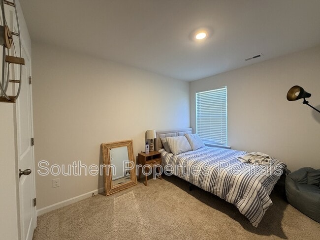 Building Photo - 225 David Hl Dr