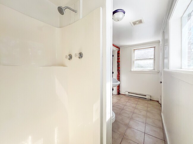 Building Photo - 1006 Greystone Ave