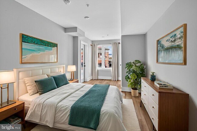 Building Photo - 3965 Lancaster Ave