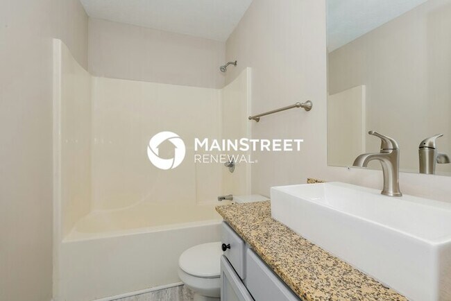 Building Photo - 5 Bedroom Pet-Friendly Home in Knoxville, TN with Main Street Renewal