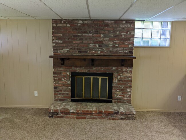 Building Photo - 3002 Mintwood Dr