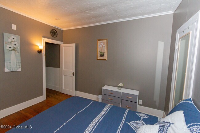 Building Photo - 461 N Main St