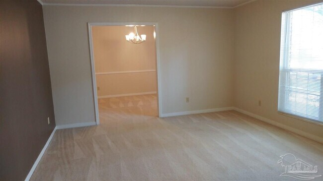 Building Photo - 4435 Roxborough Pl