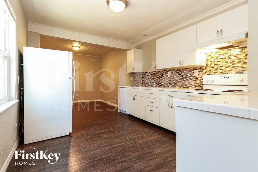 Building Photo - 4134 3rd Ave S