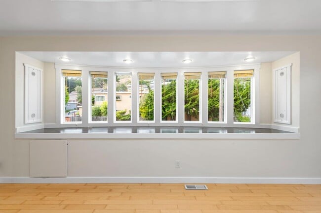 Building Photo - 714 Rockaway Beach Ave