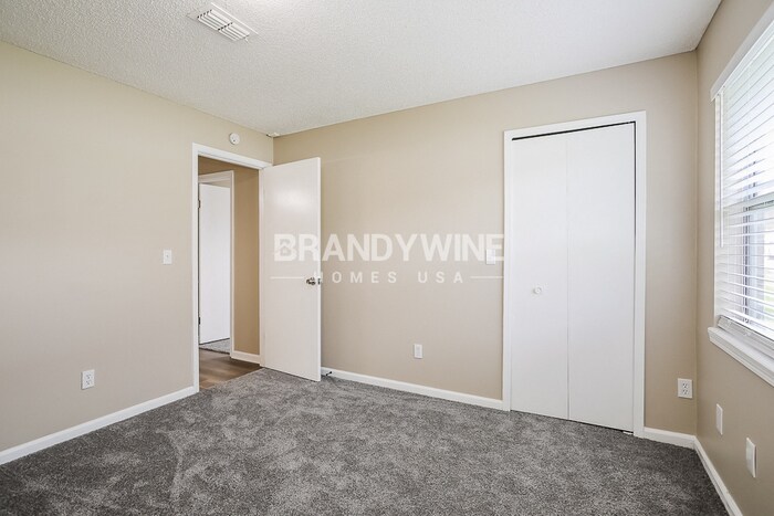 Building Photo - 1725 Secretariat Ln N