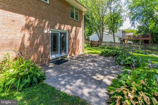 Building Photo - 8615 Regor Ln