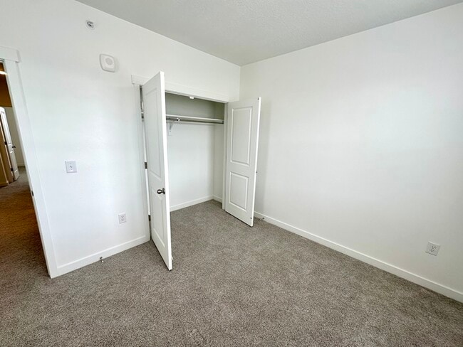 Building Photo - Modern 3-Bedroom Condo in Adventurous Daybreak!