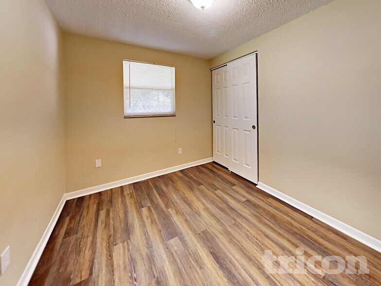 Building Photo - 8840 55th Wy N