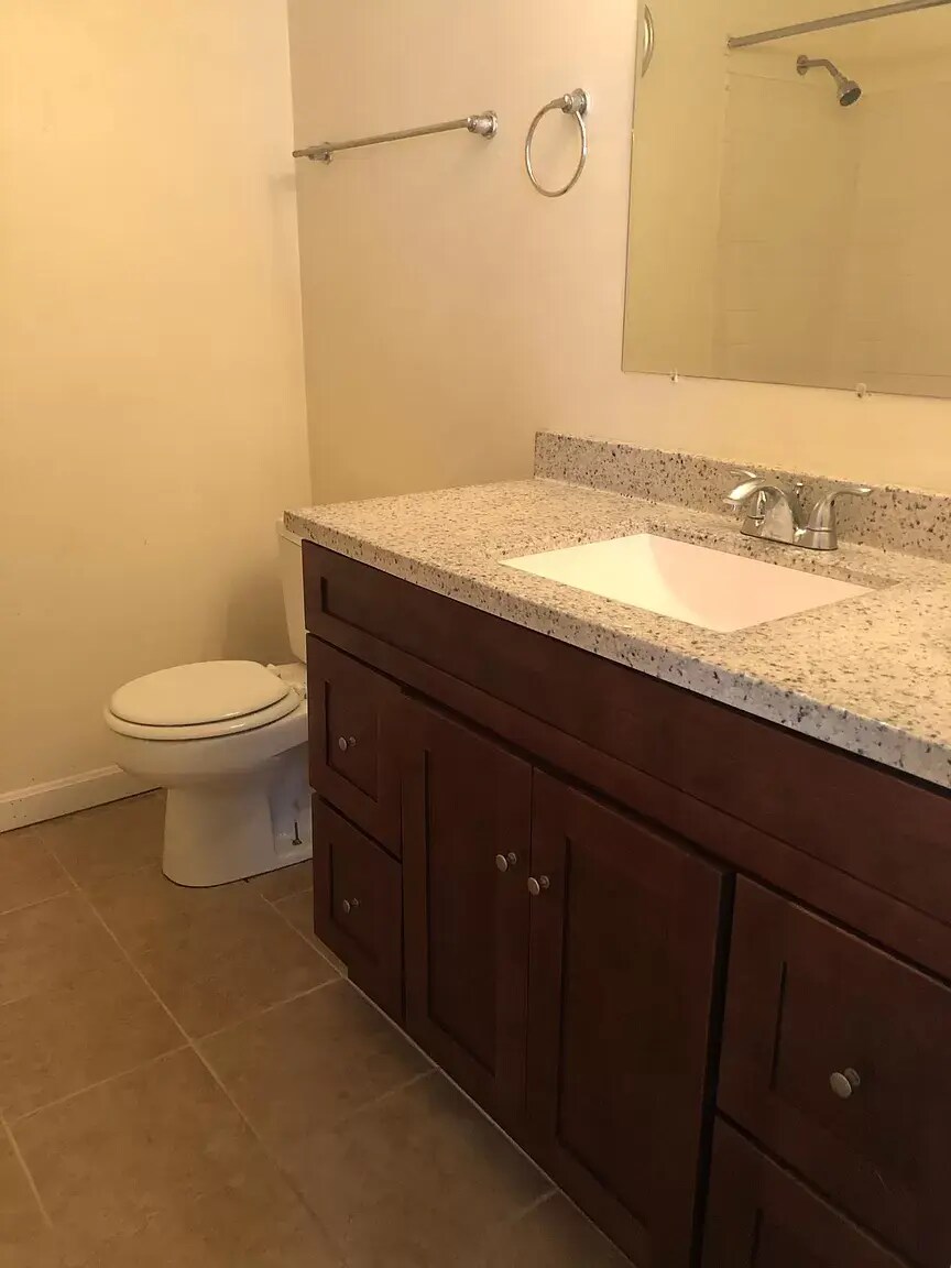 Building Photo - 7 Village Rock Ln