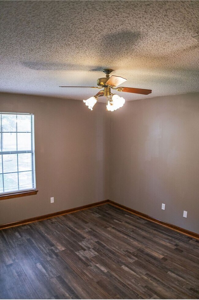 Building Photo - Sherwood Oasis