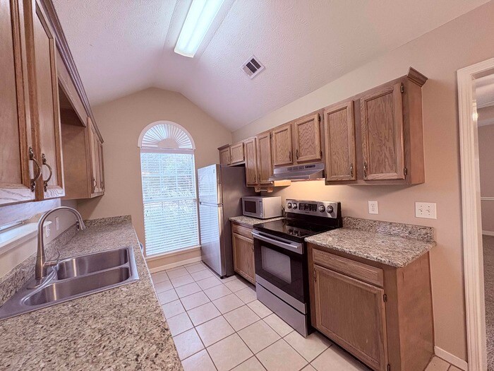 Building Photo - 3007 Willow Dr