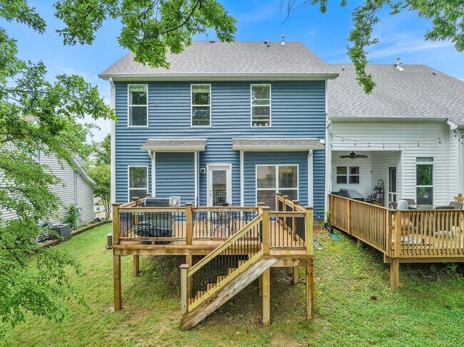 Building Photo - Spotless 3BR/2.5BA townhome minutes from West End, Downtown Nashville!
