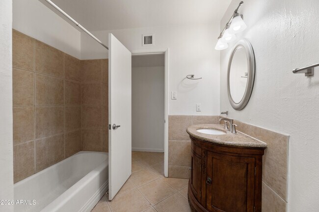 Building Photo - 8520 E Roma Ave