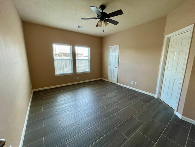 Building Photo - 10803 Woodwind Shadows Dr