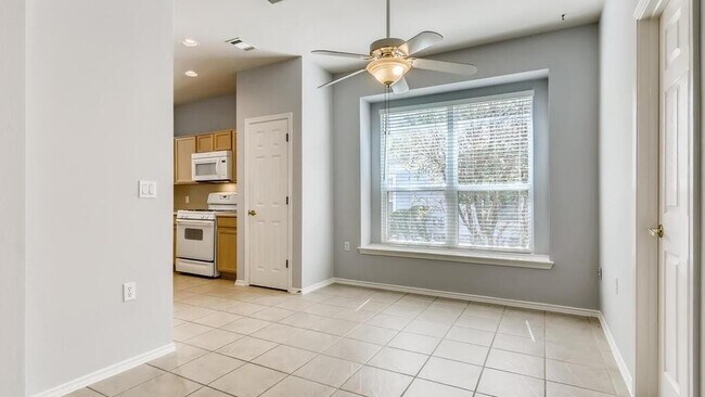 Building Photo - 303 Bonham Loop