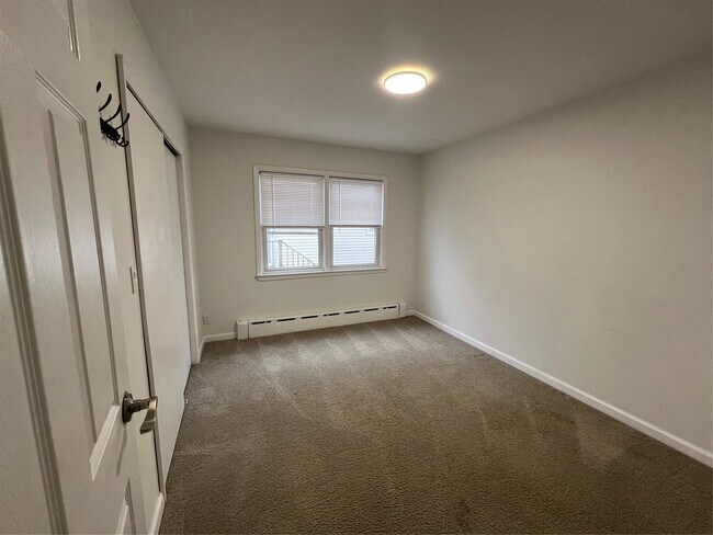 Building Photo - 477 W Park Ave