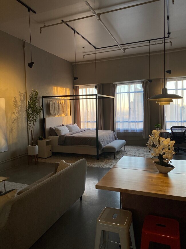 Building Photo - 849 S Broadway