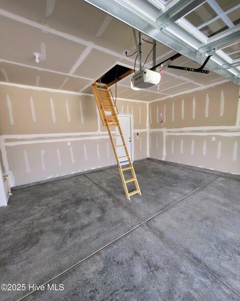Building Photo - 344 Eagle Claw Dr
