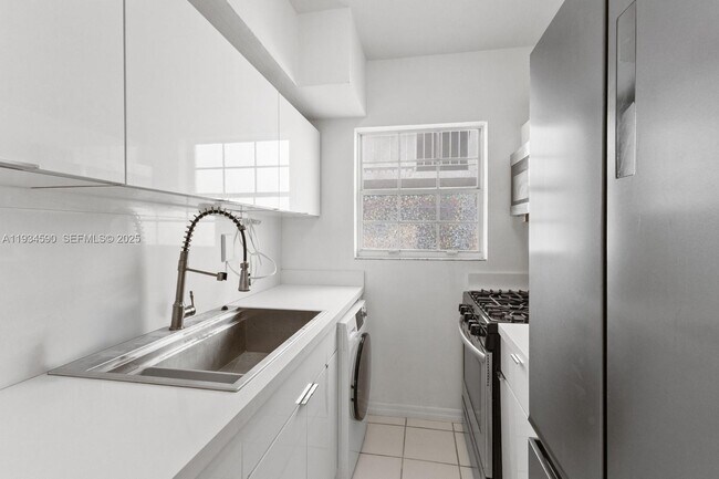 Building Photo - 1611 West Ave