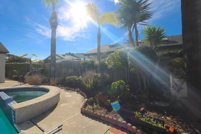 Building Photo - 3 bed/ 2 bath house in University city! Pool/ yard w 2 car garage! Remodeled kitchen and updated ...