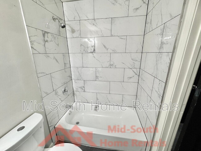 Building Photo - 1811 Castalia St