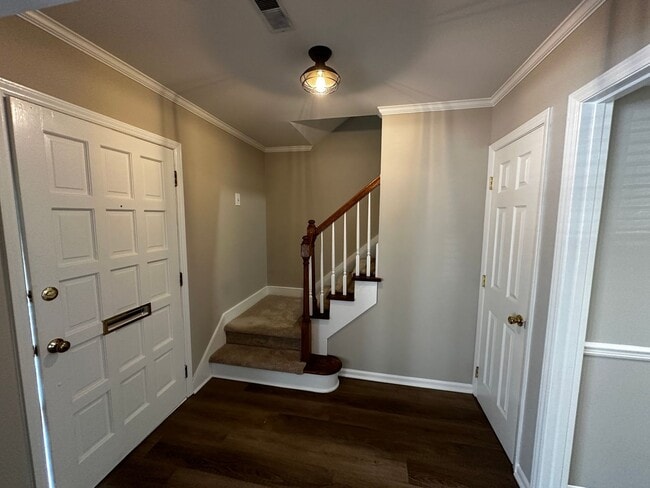 Building Photo - Available to View on 8/29! Luxurious Town ...