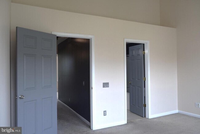 Building Photo - 43768 Virginia Manor Terrace