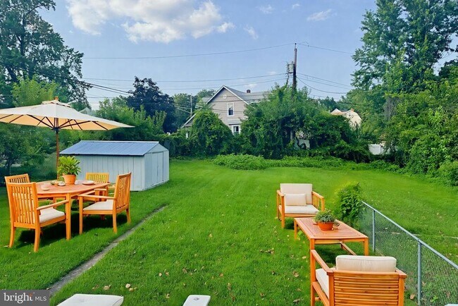 Building Photo - 2502 Halcyon Ave