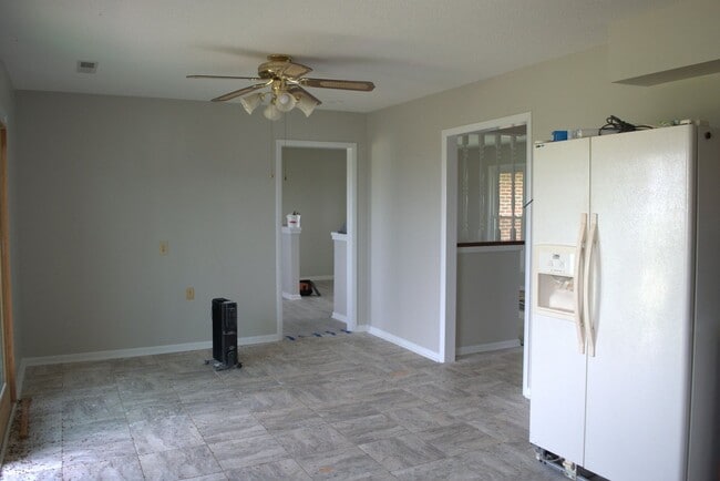 Building Photo - Nice 3 Bedroom Farm House In Fayette!