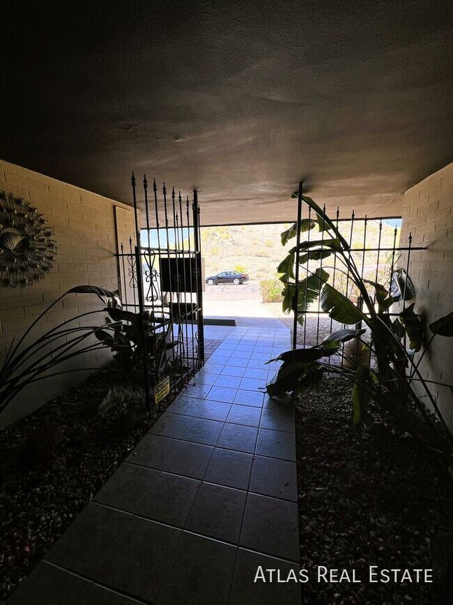 Building Photo - 1101 E Butler Dr