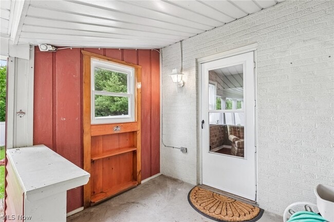 Building Photo - 686 Portage Lakes Drive