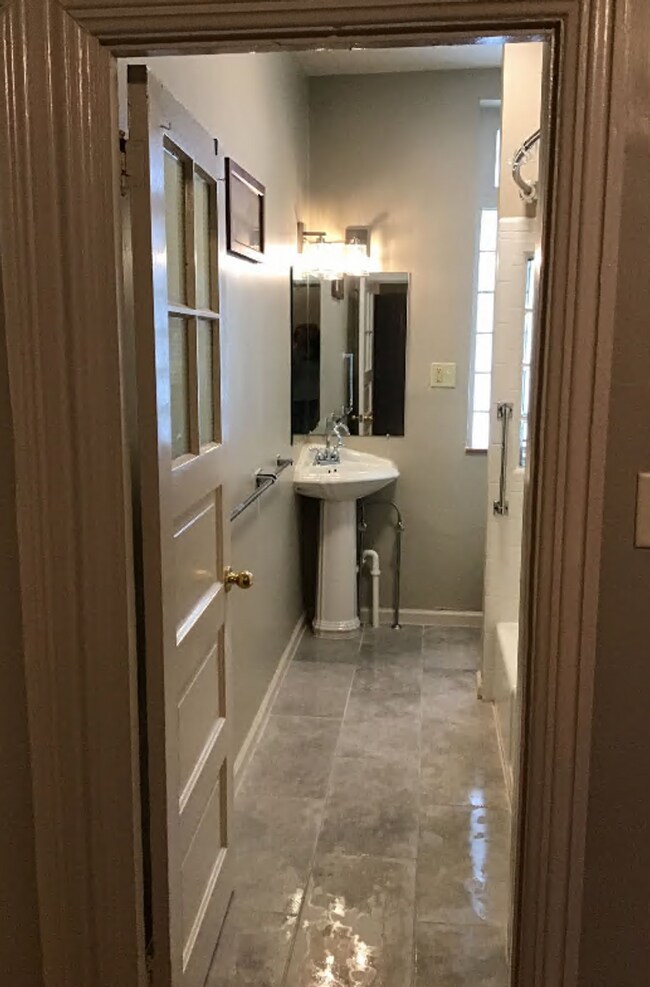 Building Photo - 134 E Queen St